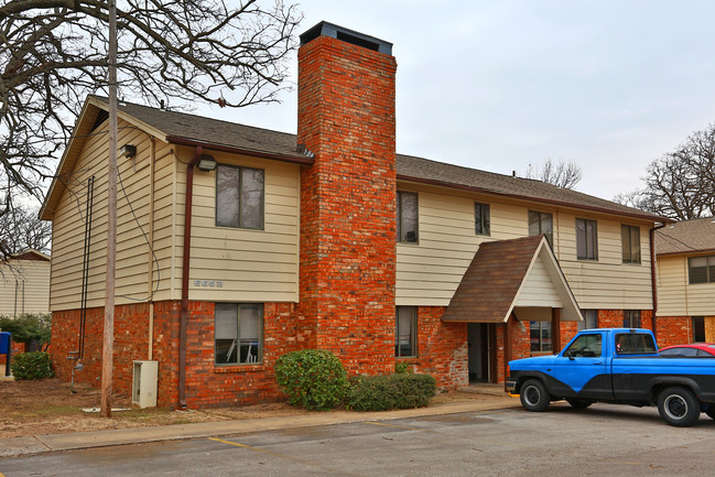 Reserve at West 10th in Oklahoma City, OK - Foto de edificio - Building Photo