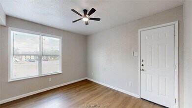 806 Oran Cir, Unit F in Bryan, TX - Foto de edificio - Building Photo