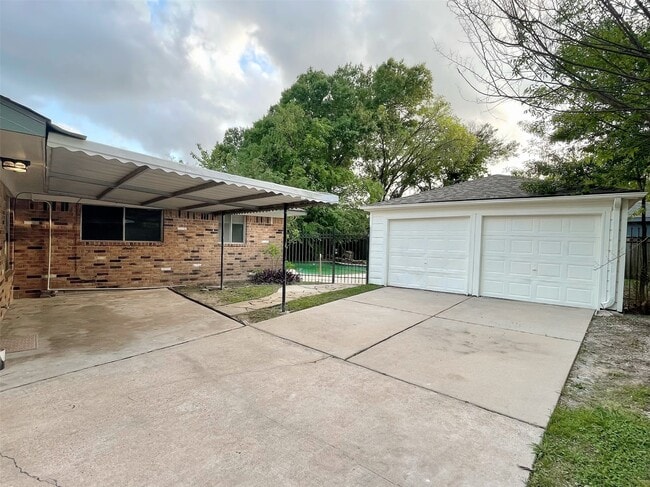 11807 Monticeto Ln