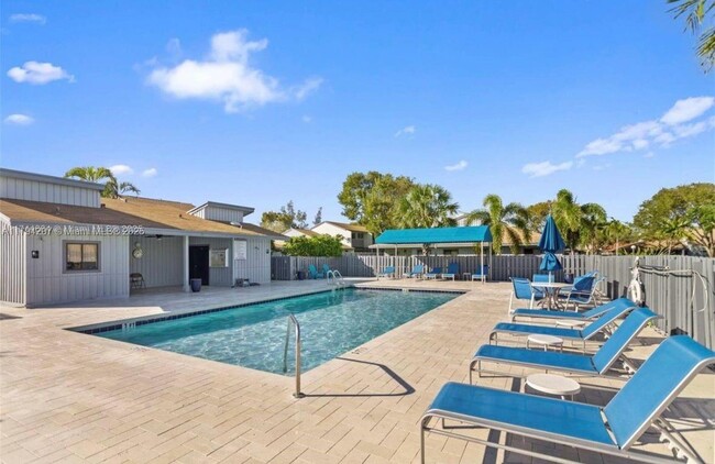 property at 1626 N 15th Ave