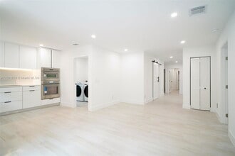 3666 SW 26th St in Miami, FL - Building Photo - Building Photo