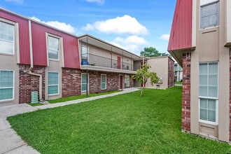 Whispering Palms in New Orleans, LA - Building Photo - Building Photo