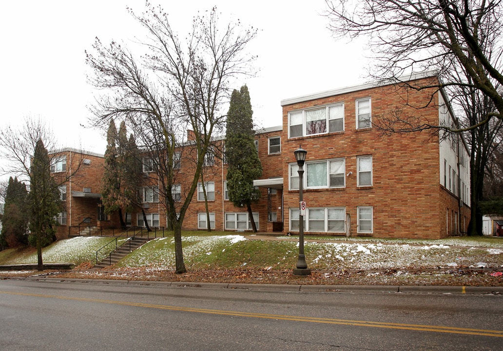 George & Stevens Apartments in St. Paul, MN - Foto de edificio