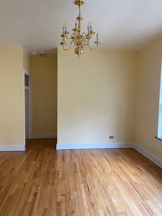 4930 N Kedzie Ave, Unit 2W in Chicago, IL - Foto de edificio - Building Photo