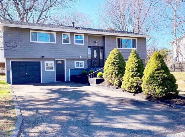 property at 1029 Commack Rd