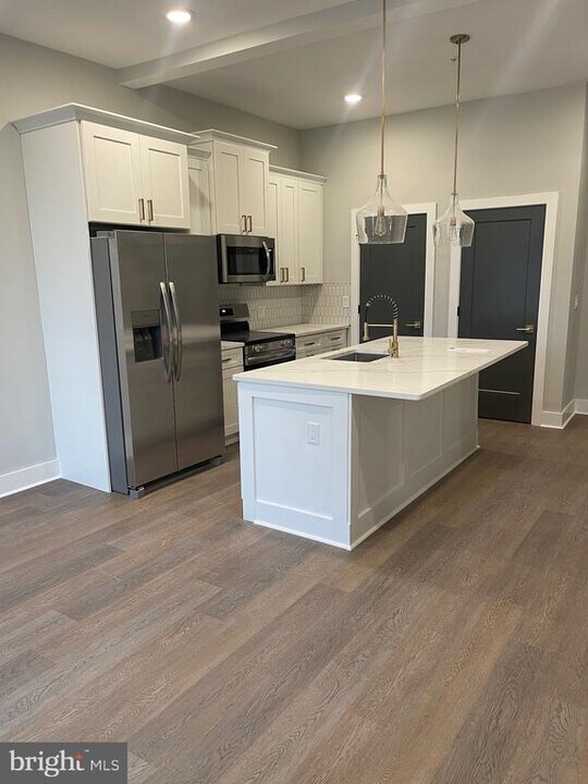 5830 Henry Ave in Philadelphia, PA - Building Photo