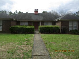 1303 Westwood Dr in Albany, GA - Building Photo