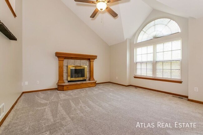 1610 Cove Dr in Raymore, MO - Building Photo - Building Photo