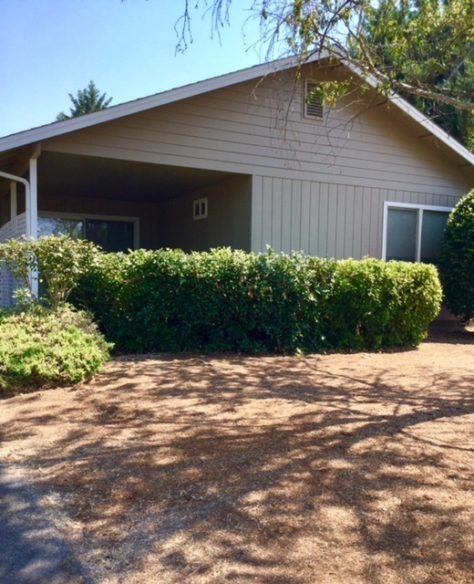 1371 Star Ct in Grants Pass, OR - Foto de edificio - Building Photo