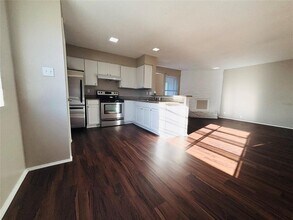 10211 Brownie Dr in Austin, TX - Building Photo - Building Photo