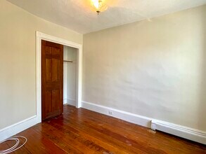 6 Mead St, Unit 2A in Boston, MA - Building Photo - Building Photo