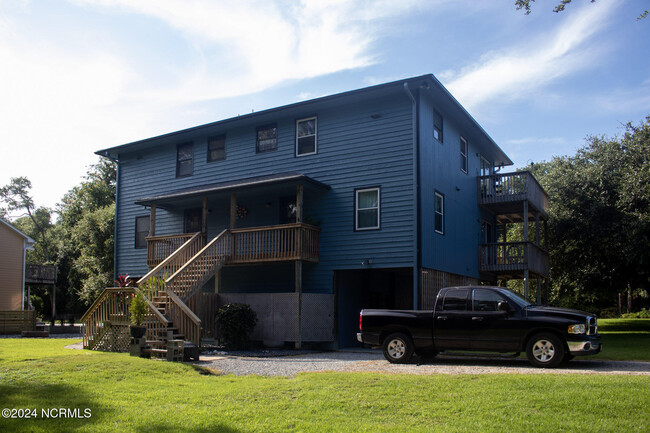 7301 Sound Dr in Emerald Isle, NC - Foto de edificio - Building Photo