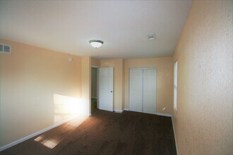 920 Devils Glen Rd in Bettendorf, IA - Building Photo - Building Photo