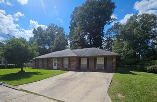 110 Kimberly Dr in Leesville, LA - Building Photo