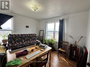 4893 Hunter St in Niagara Falls, ON - Building Photo - Building Photo