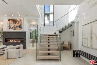 1621 N Fairfax Ave in Los Angeles, CA - Building Photo - Building Photo