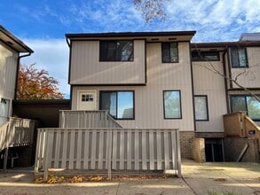 1661 Westwind Way in McLean, VA - Foto de edificio - Building Photo