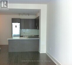 39 Queens Quay E in Toronto, ON - Building Photo - Building Photo