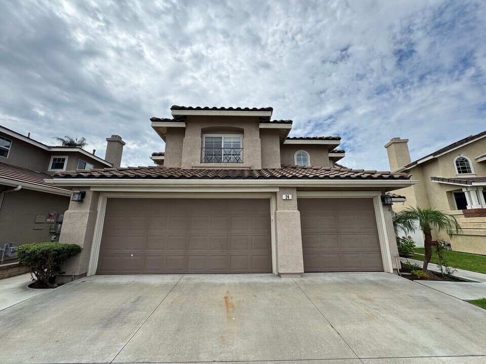24 Pemberly in Mission Viejo, CA - Building Photo