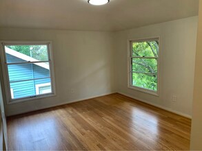 4247 NE Glisan St, Unit Entire House in Portland, OR - Building Photo - Building Photo