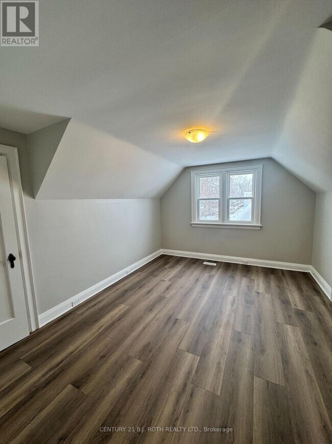 48 Drury Ln in Barrie, ON - Building Photo - Building Photo