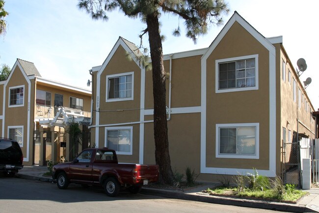 2500 E Spaulding St in Long Beach, CA - Building Photo - Building Photo