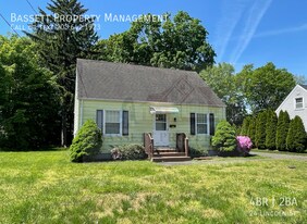 24 Lincoln St in North Haven, CT - Building Photo