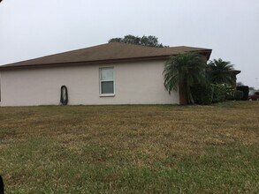 7691 Canterbury Cir in Lakeland, FL - Foto de edificio - Building Photo
