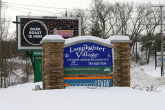 Lamplighter Village in Canton, MA - Foto de edificio - Building Photo
