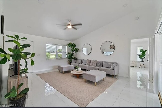 96 Wickliffe Dr in Naples, FL - Building Photo - Building Photo