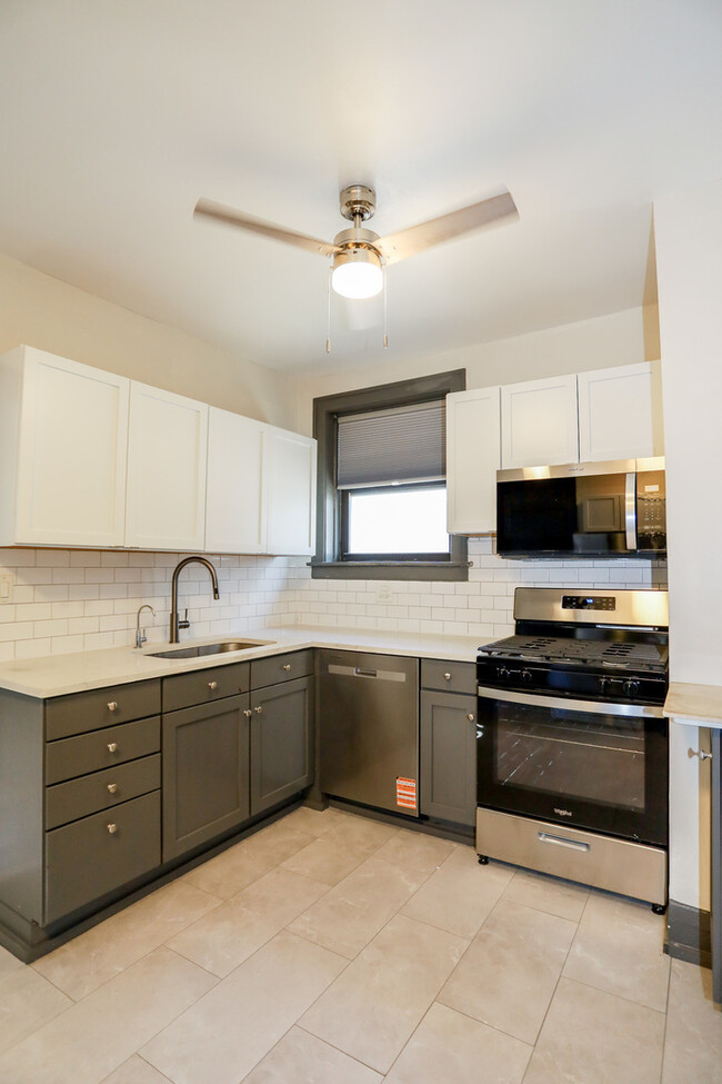 2844 W Fletcher St in Chicago, IL - Building Photo - Building Photo