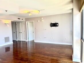 600 Admiral Blvd, Unit 1104 in Kansas City, MO - Building Photo - Building Photo