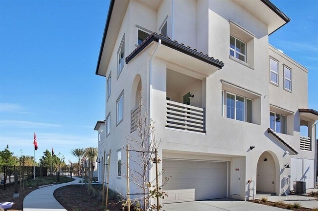 5211 Calle Rockfish