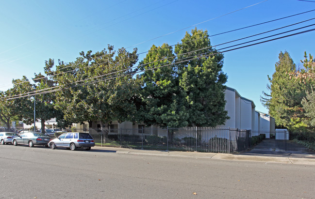 Albert Einstein Residence Center in Sacramento, CA - Building Photo - Building Photo