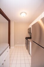 20 Roberts St in Brookline, MA - Foto de edificio - Building Photo