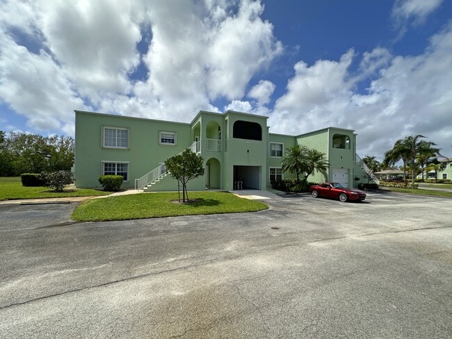 2130 SE Wild Meadow Cir in Port St. Lucie, FL - Building Photo - Building Photo