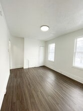 709-711-711 Industry St in Pittsburgh, PA - Foto de edificio - Building Photo