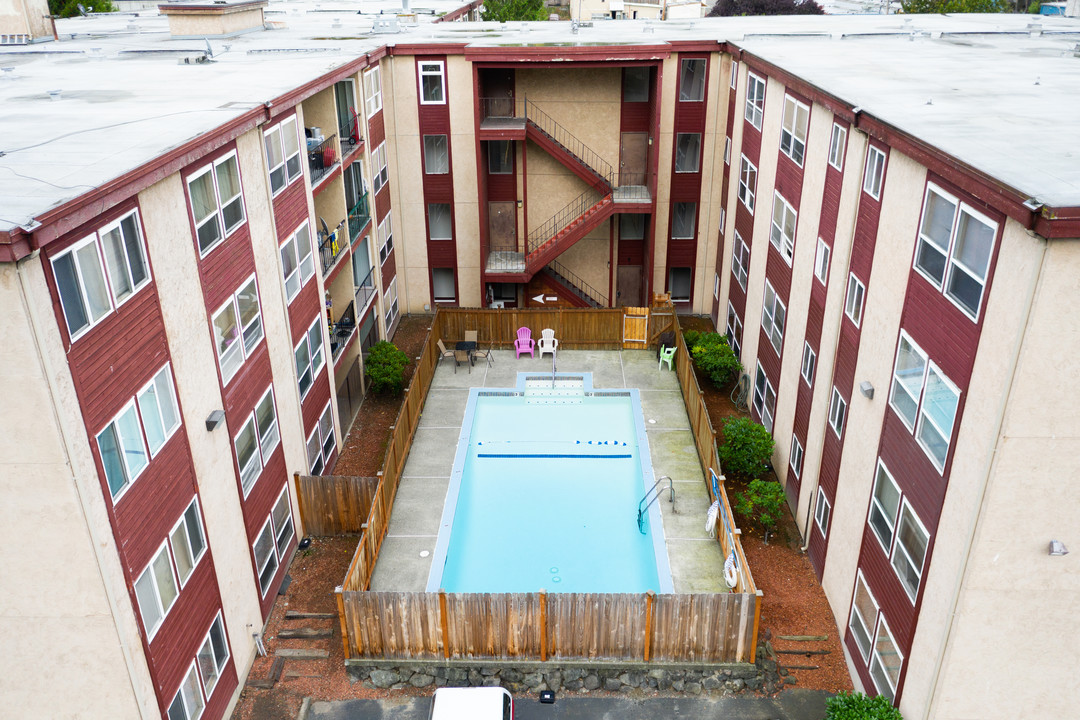 HIDDEN CREEK VILLAGE in Seattle, WA - Building Photo