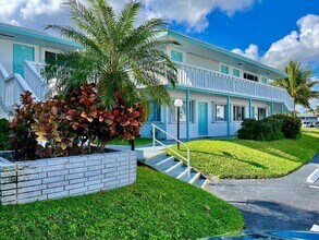 1980 Sunset Ave, Unit 7 in Lake Worth Beach, FL - Building Photo - Building Photo