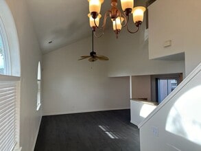 110 E Lang St in Hanford, CA - Building Photo - Building Photo