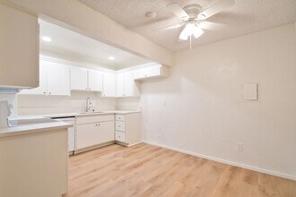 1708 Marshallfield Ln in Redondo Beach, CA - Building Photo - Building Photo