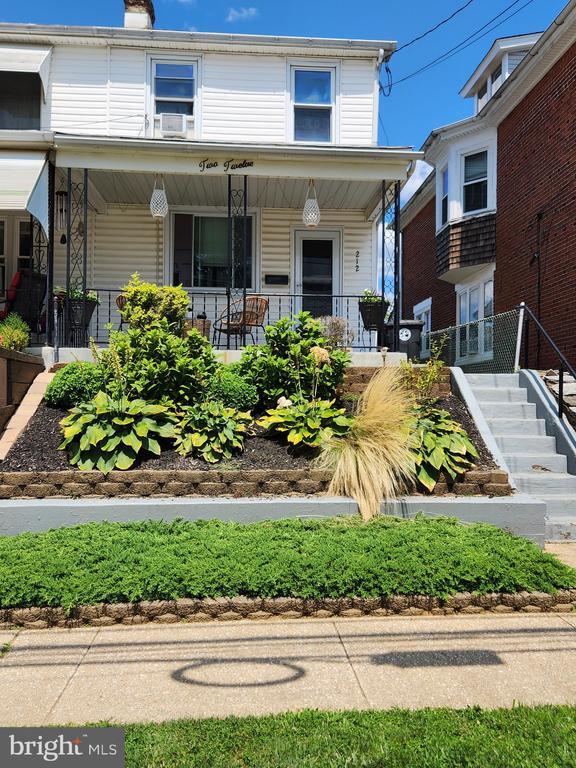 property at 212 W 6th Ave