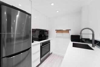 1460 Ocean Dr in Miami Beach, FL - Building Photo - Building Photo