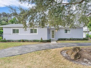 17320 NW 80th Ave in Hialeah, FL - Building Photo - Building Photo