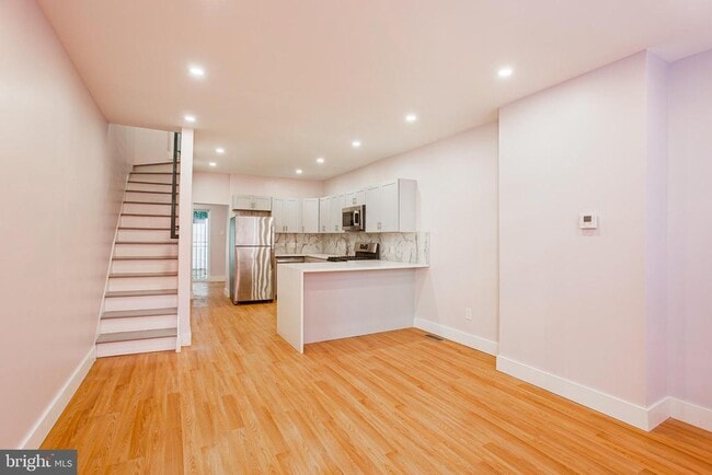 property at 1317 N Myrtlewood St