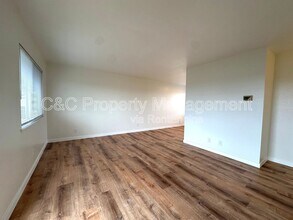 102 E Bernal Dr in Salinas, CA - Building Photo - Building Photo