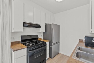21000 Parthenia St in Los Angeles, CA - Building Photo - Building Photo