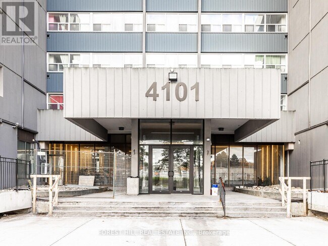 4101 Sheppard Ave E in Toronto, ON - Building Photo - Building Photo