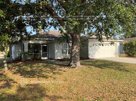 4229 Berkeley Dr in Parrish, FL - Building Photo
