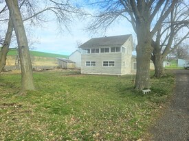 1917 7 Mile Rd in Walla Walla, WA - Building Photo